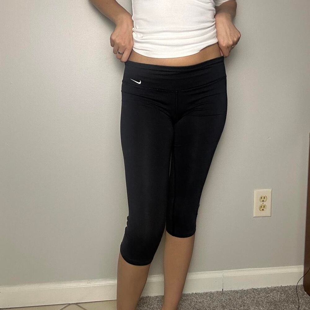 2000s nike black sporty capris